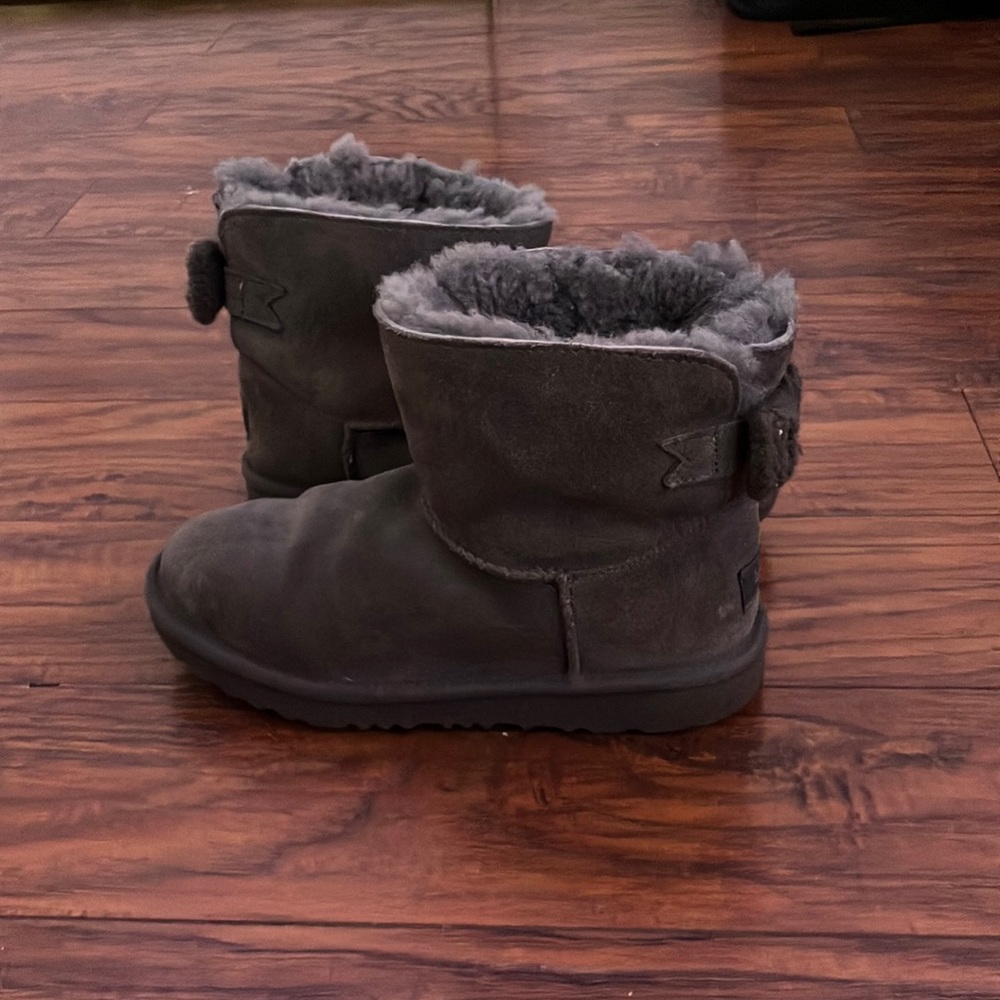 mini uggs with bow gray